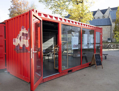Projekt „Räume öffnen“ zeigt kenianische Kunst im roten Übersee-Container